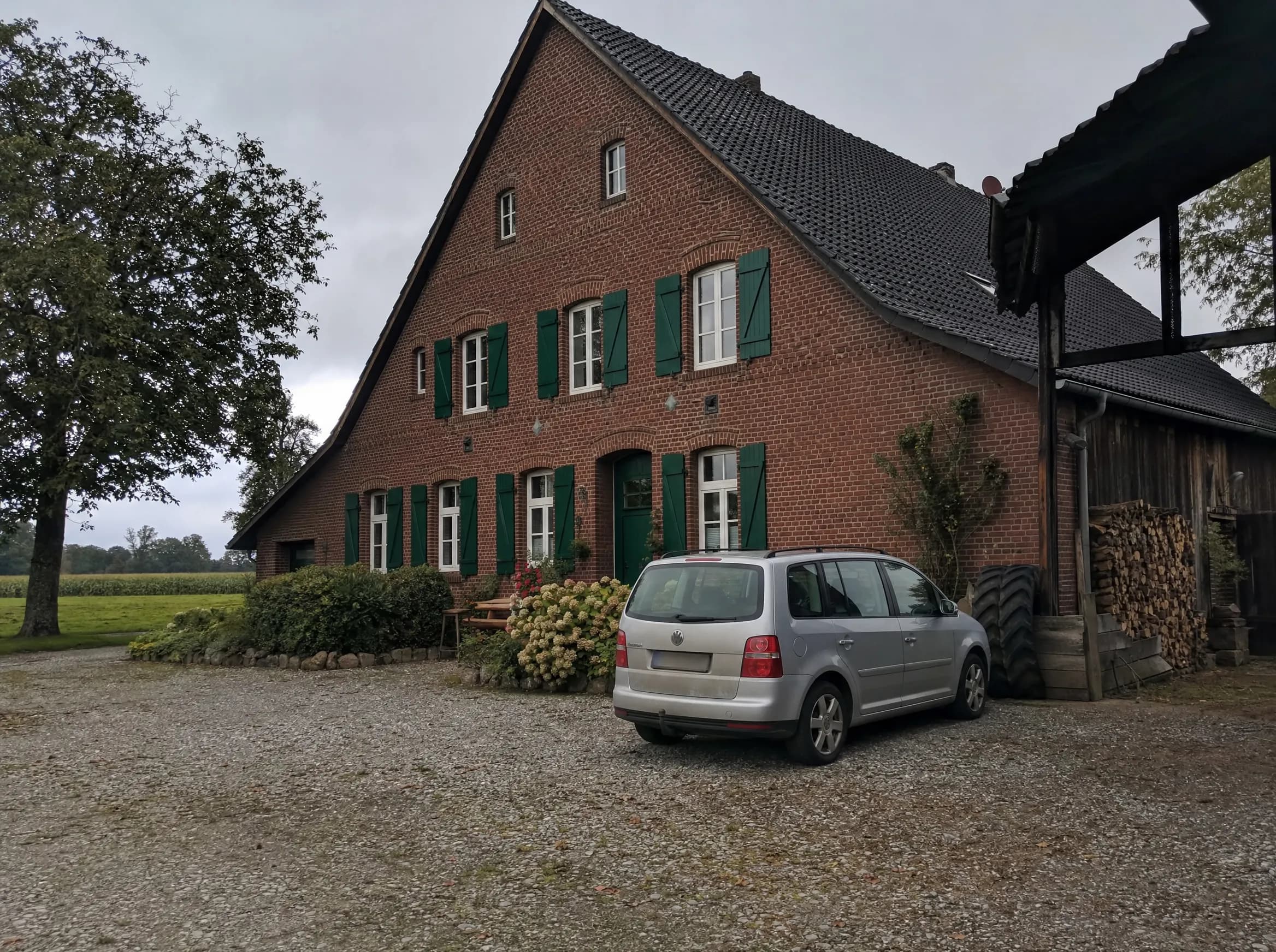 Hof im Münsterland mit Auto